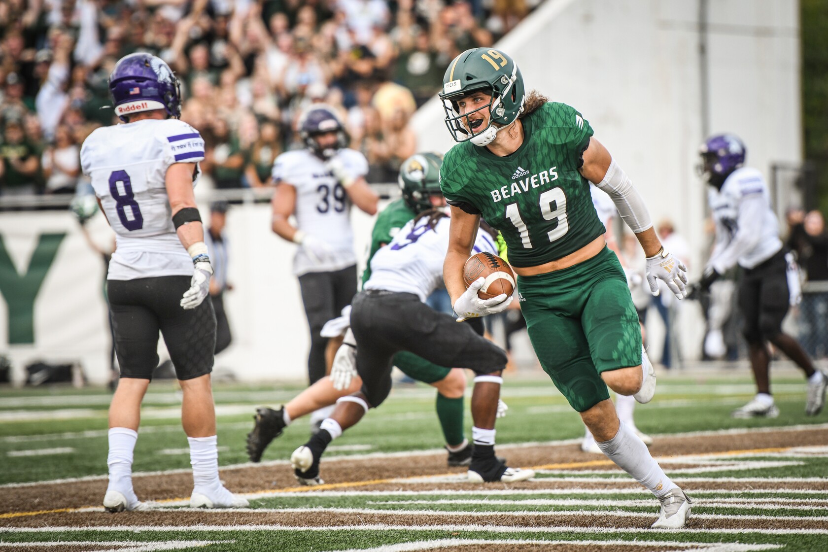 FOOTBALL Colton Herman Brings Alaskan Roots Gang Green Physicality football-colton-herman-brings-alaskan-roots-gang-green-physicality